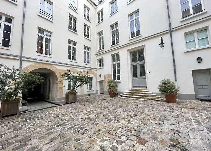 Marais - Fancy One-bedroom Decorated With Taste Paris