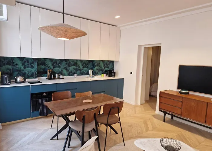 Marais - Fancy One-bedroom Decorated With Taste *